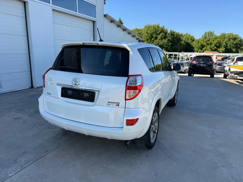 Toyota Rav4 2.2D4D* 4x4* Avtom* UNIKAT* , снимка 14 - Автомобили и джипове - 43096053