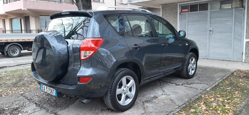 Toyota Rav4 D4D, снимка 5 - Автомобили и джипове - 48484058