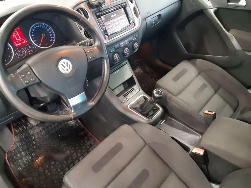 VW Tiguan, снимка 8 - Автомобили и джипове - 48522232