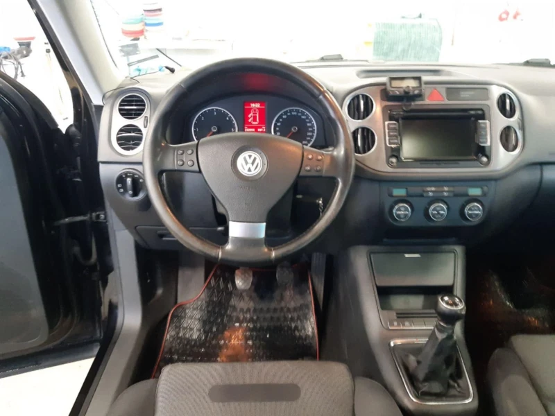 VW Tiguan, снимка 9 - Автомобили и джипове - 48522232