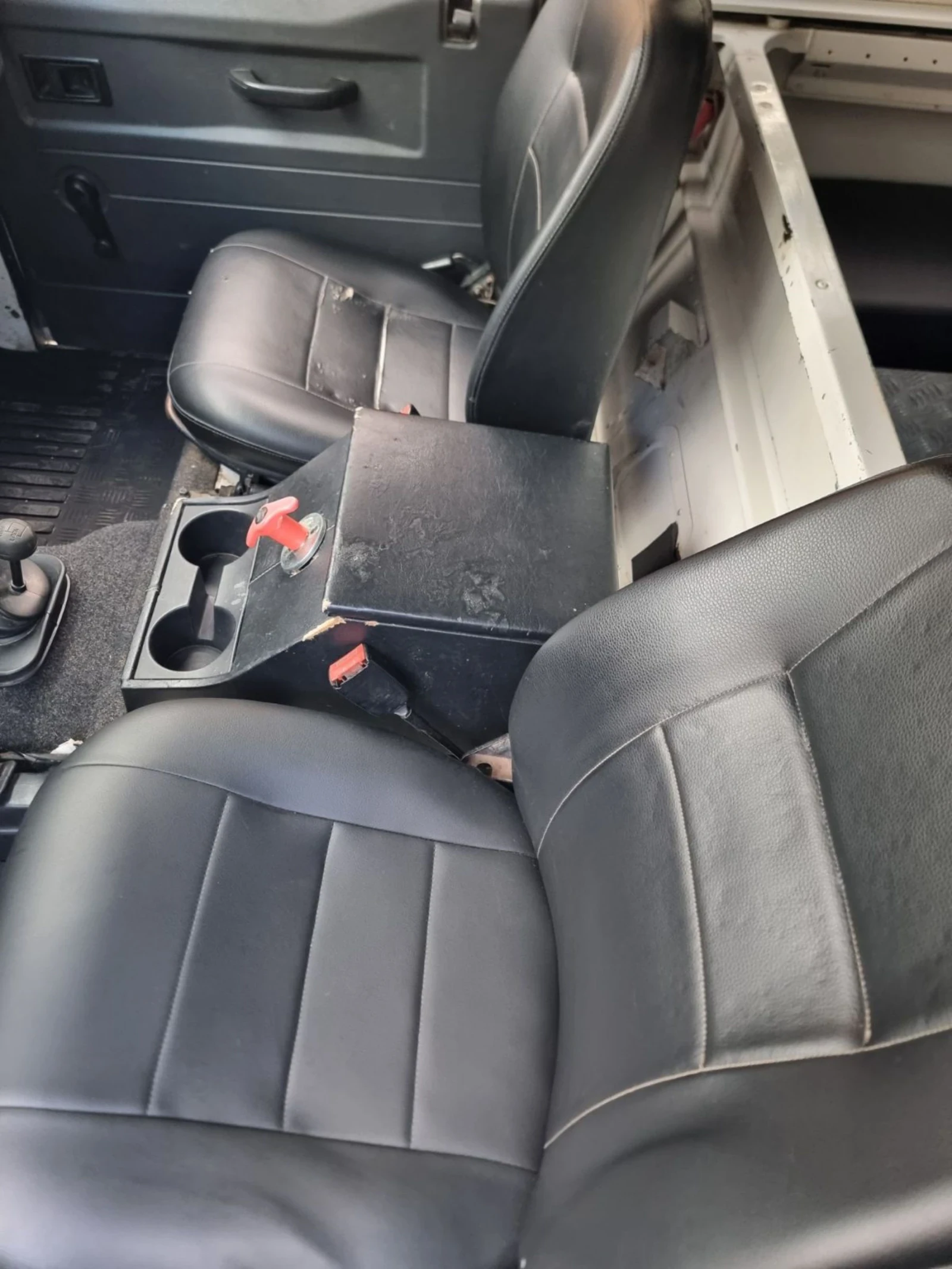 Land Rover Defender  - изображение 8