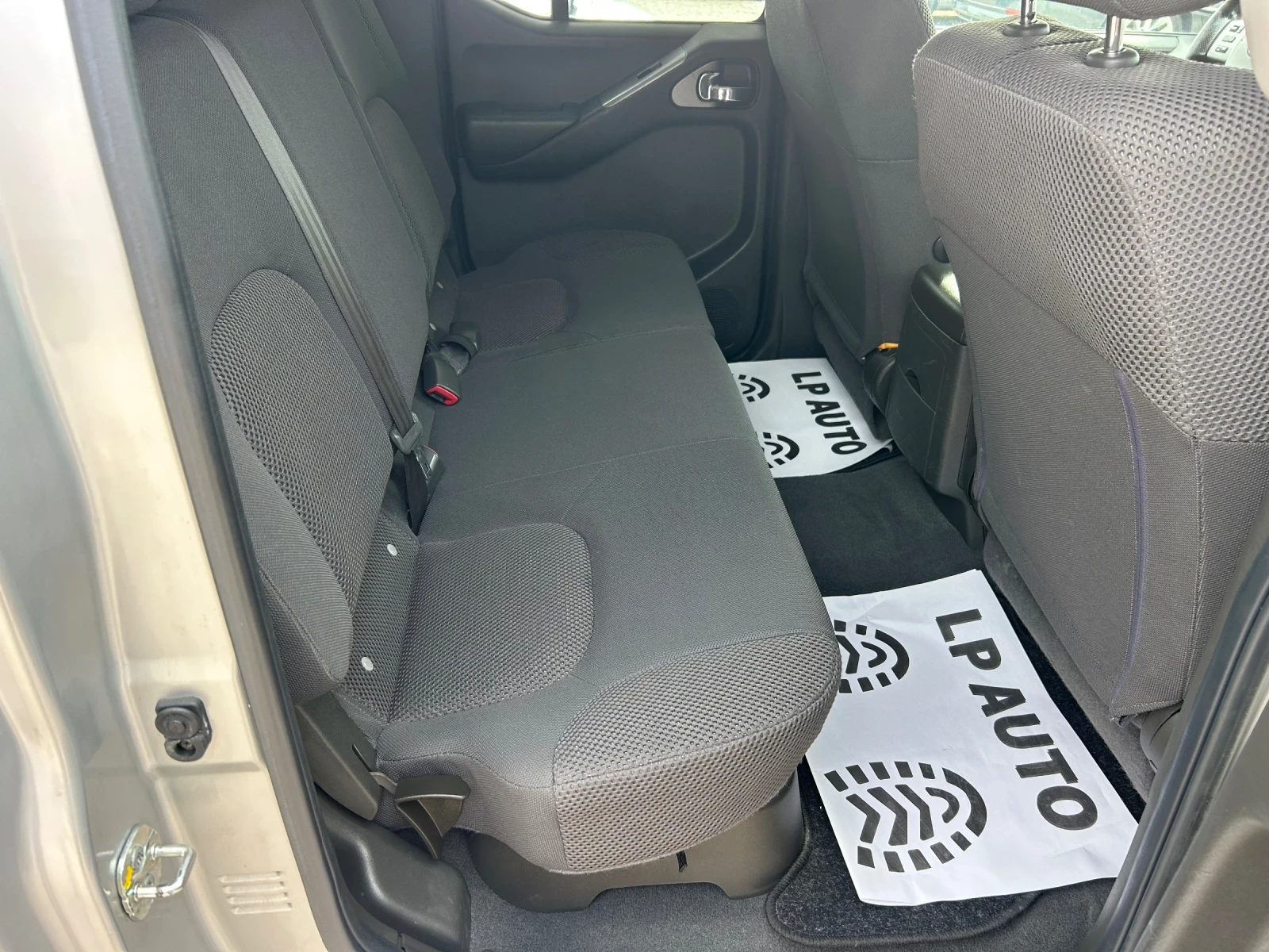 Nissan Navara * 2.5d* 172�.�* 4�4* ITALY*  | Mobile.bg � ����������� 8