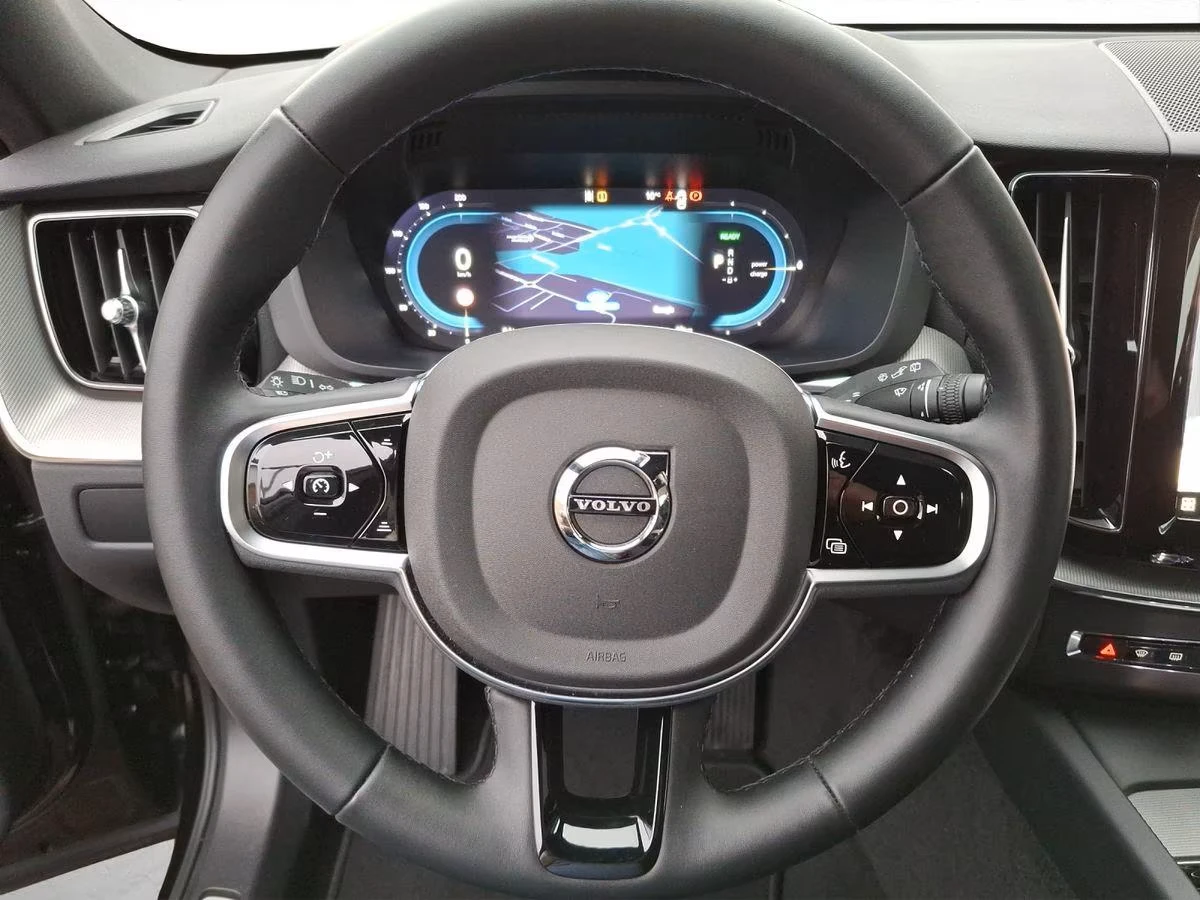 Volvo XC60 T8* BLACK* PANO* AWD* DISTR* 360 CAM* H/K* KEYLESS, снимка 11 - Автомобили и джипове - 53962831