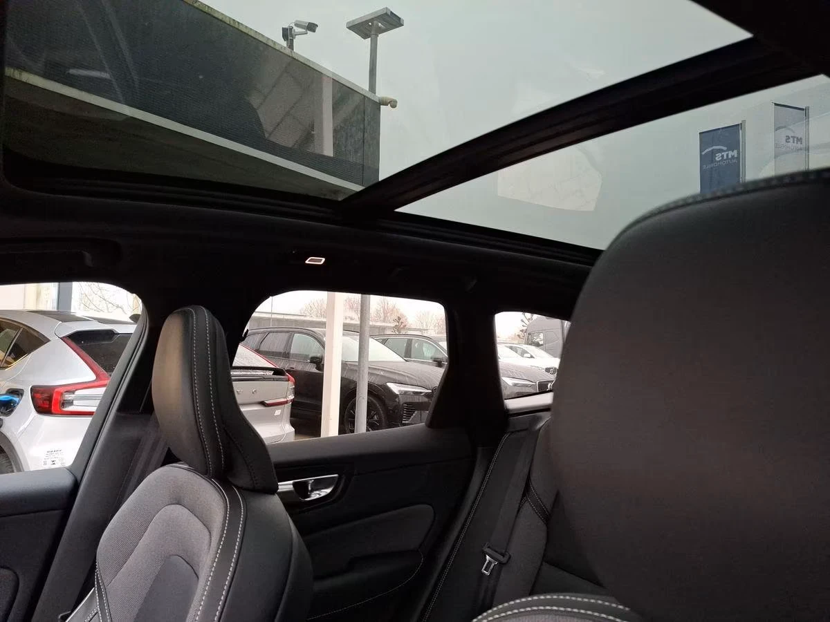 Volvo XC60 T8* BLACK* PANO* AWD* DISTR* 360 CAM* H/K* KEYLESS, снимка 10 - Автомобили и джипове - 53962831