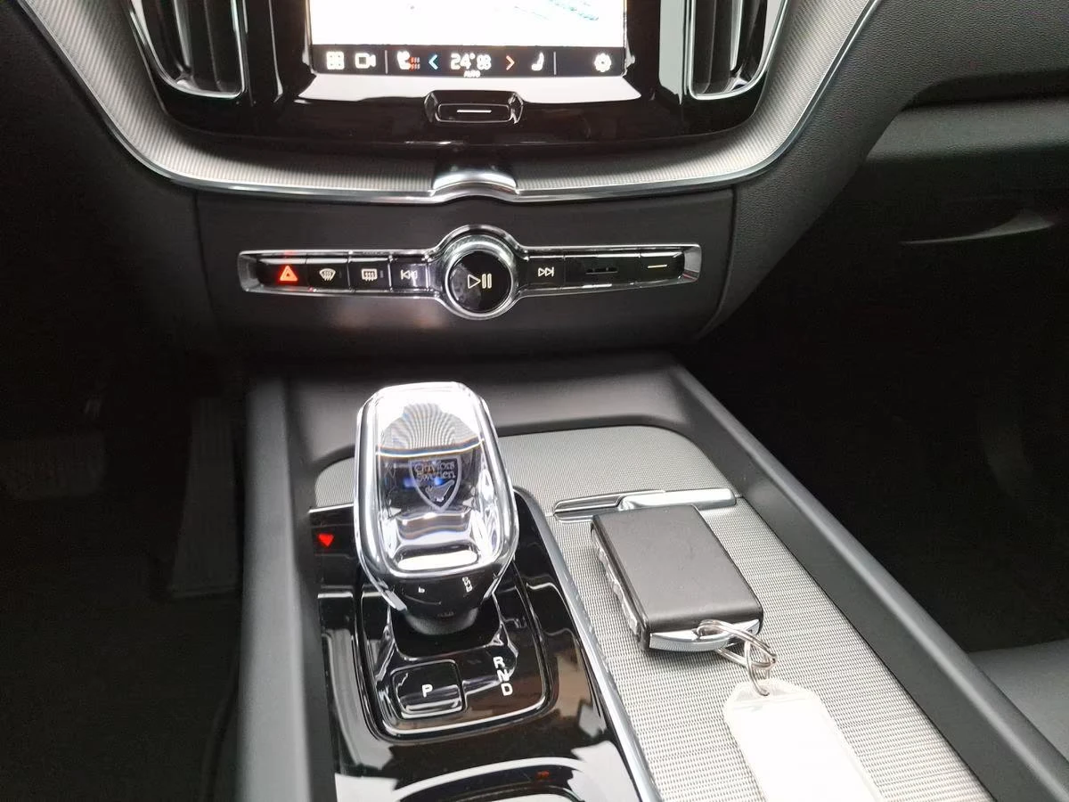 Volvo XC60 T8* BLACK* PANO* AWD* DISTR* 360 CAM* H/K* KEYLESS, снимка 14 - Автомобили и джипове - 53962831