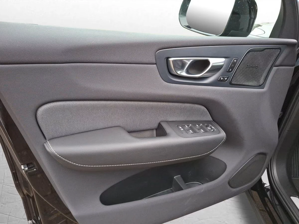 Volvo XC60 T8* BLACK* PANO* AWD* DISTR* 360 CAM* H/K* KEYLESS, снимка 8 - Автомобили и джипове - 53962831