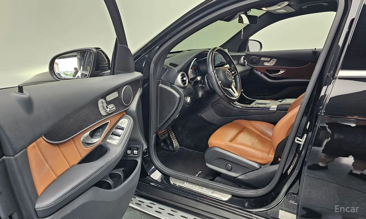 Mercedes-Benz GLC 300 AMG* LINE* HYBRID* COUPE* ДИСТРОНИК* ХЕДЪП* , снимка 5 - Автомобили и джипове - 55342206