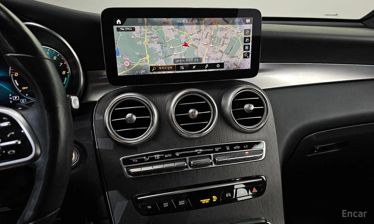 Mercedes-Benz GLC 300 AMG* LINE* HYBRID* COUPE* ДИСТРОНИК* ХЕДЪП* , снимка 8 - Автомобили и джипове - 55342206
