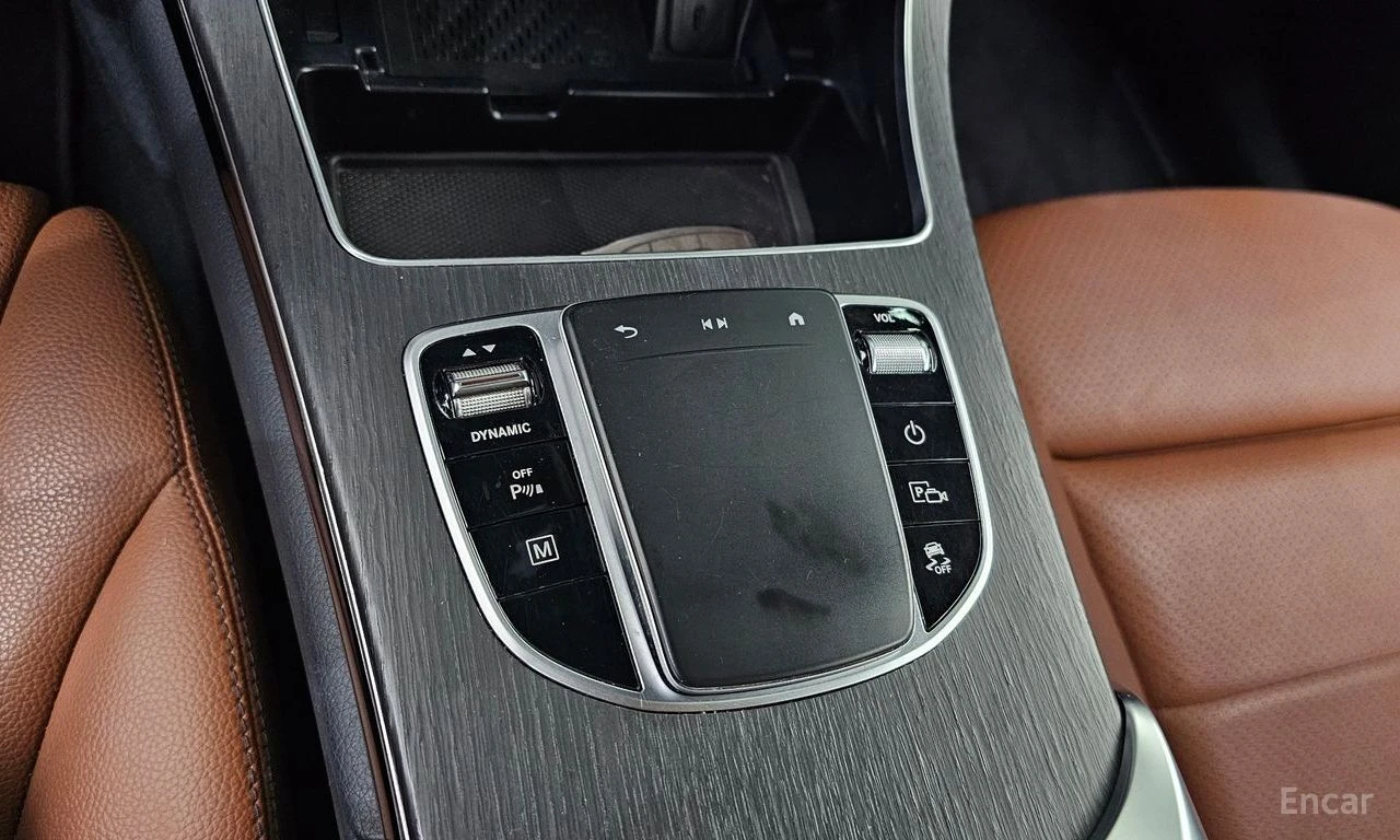 Mercedes-Benz GLC 300 AMG* LINE* HYBRID* COUPE* ДИСТРОНИК* ХЕДЪП* , снимка 10 - Автомобили и джипове - 55342206