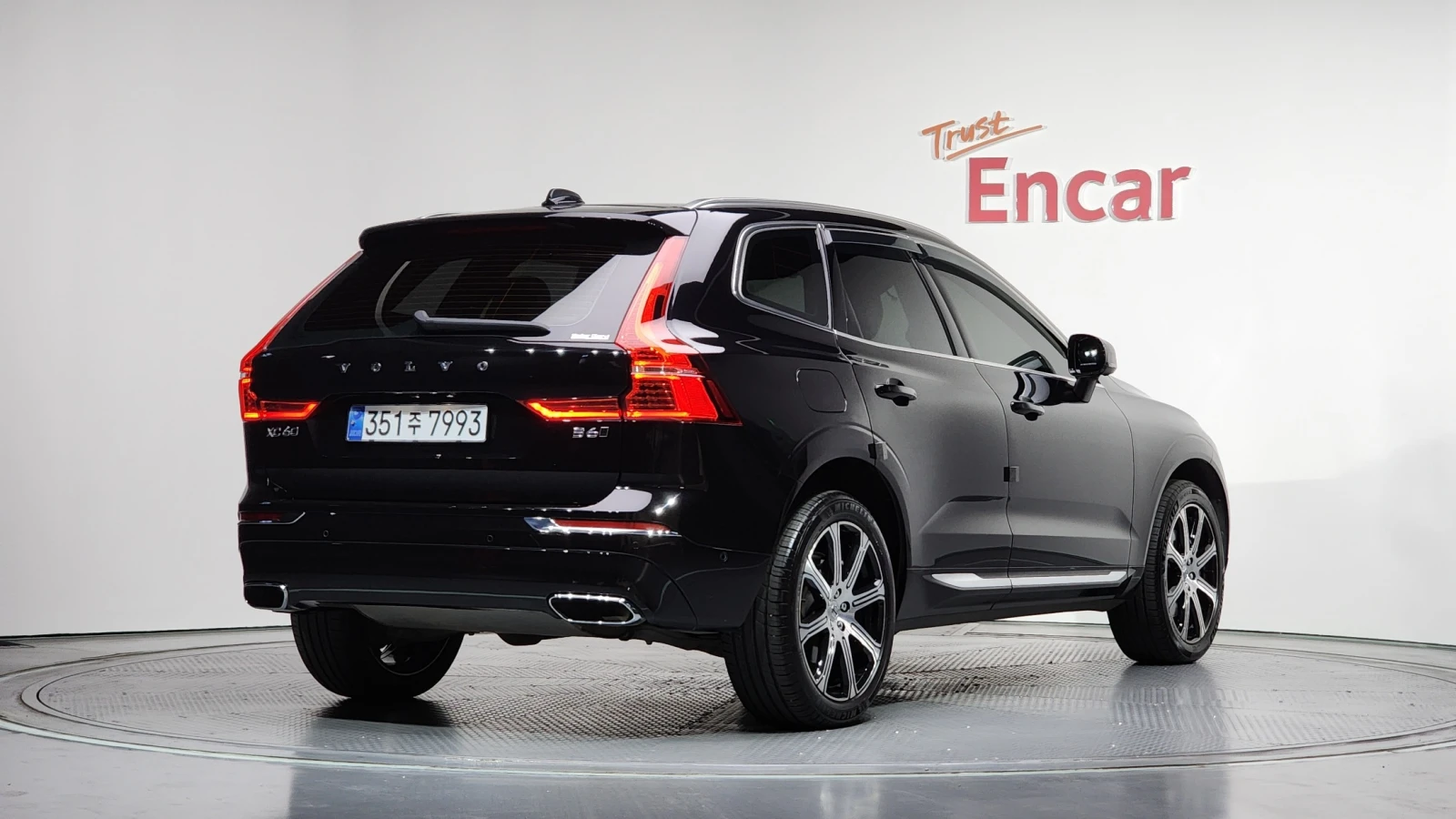 Volvo XC60 B6 Inscription | 360  | HUD | Adaptive Cruise | Ma, снимка 2 - Автомобили и джипове - 55848131