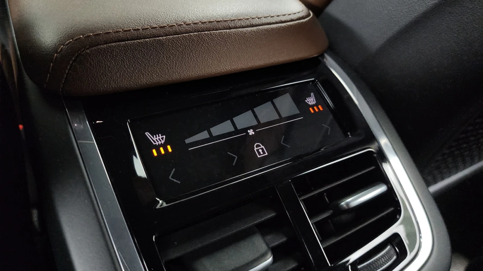 Volvo XC60 B6 Inscription | 360  | HUD | Adaptive Cruise | Ma, снимка 16 - Автомобили и джипове - 55848131