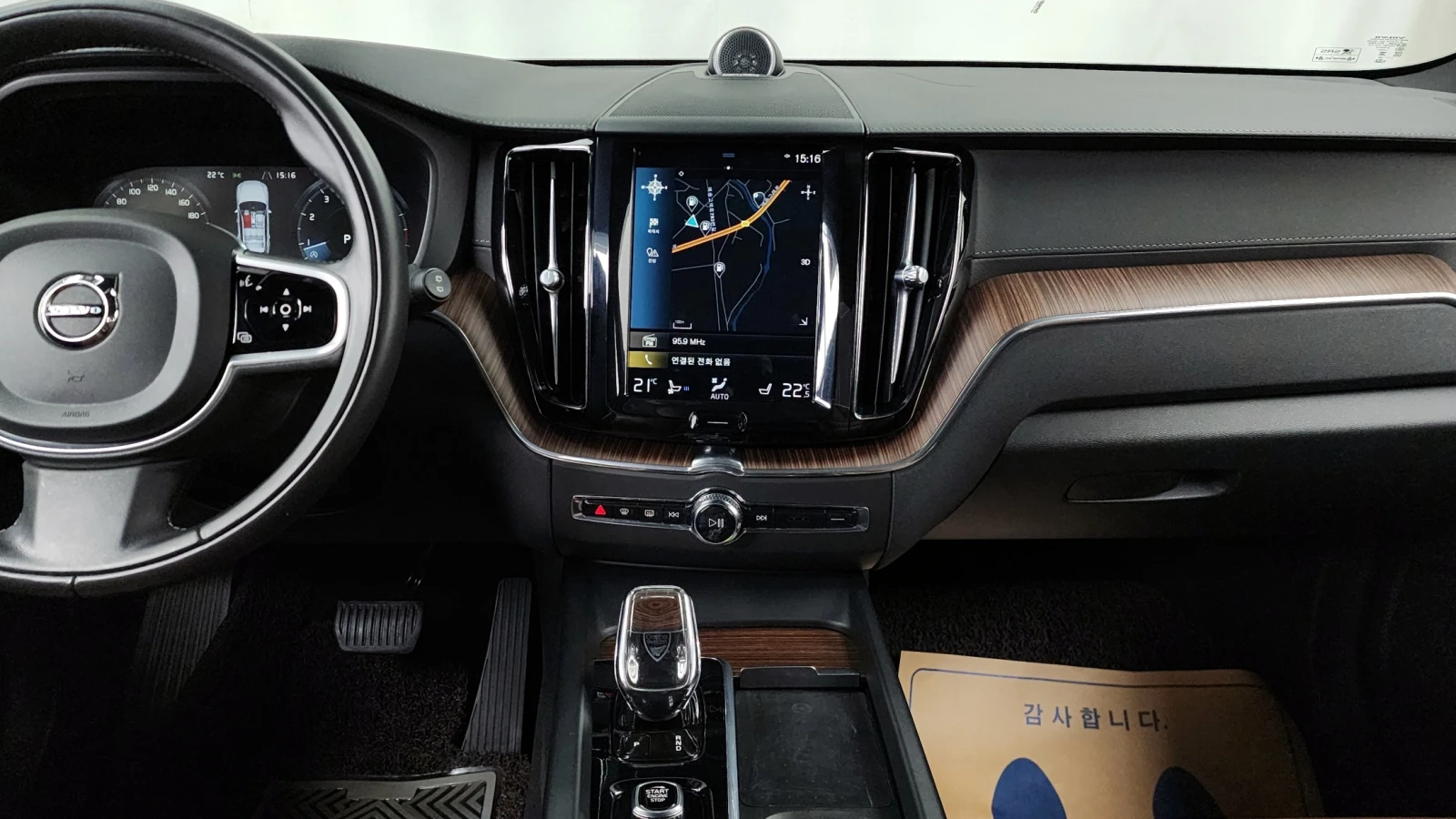 Volvo XC60 B6 Inscription | 360  | HUD | Adaptive Cruise | Ma, снимка 13 - Автомобили и джипове - 55848131