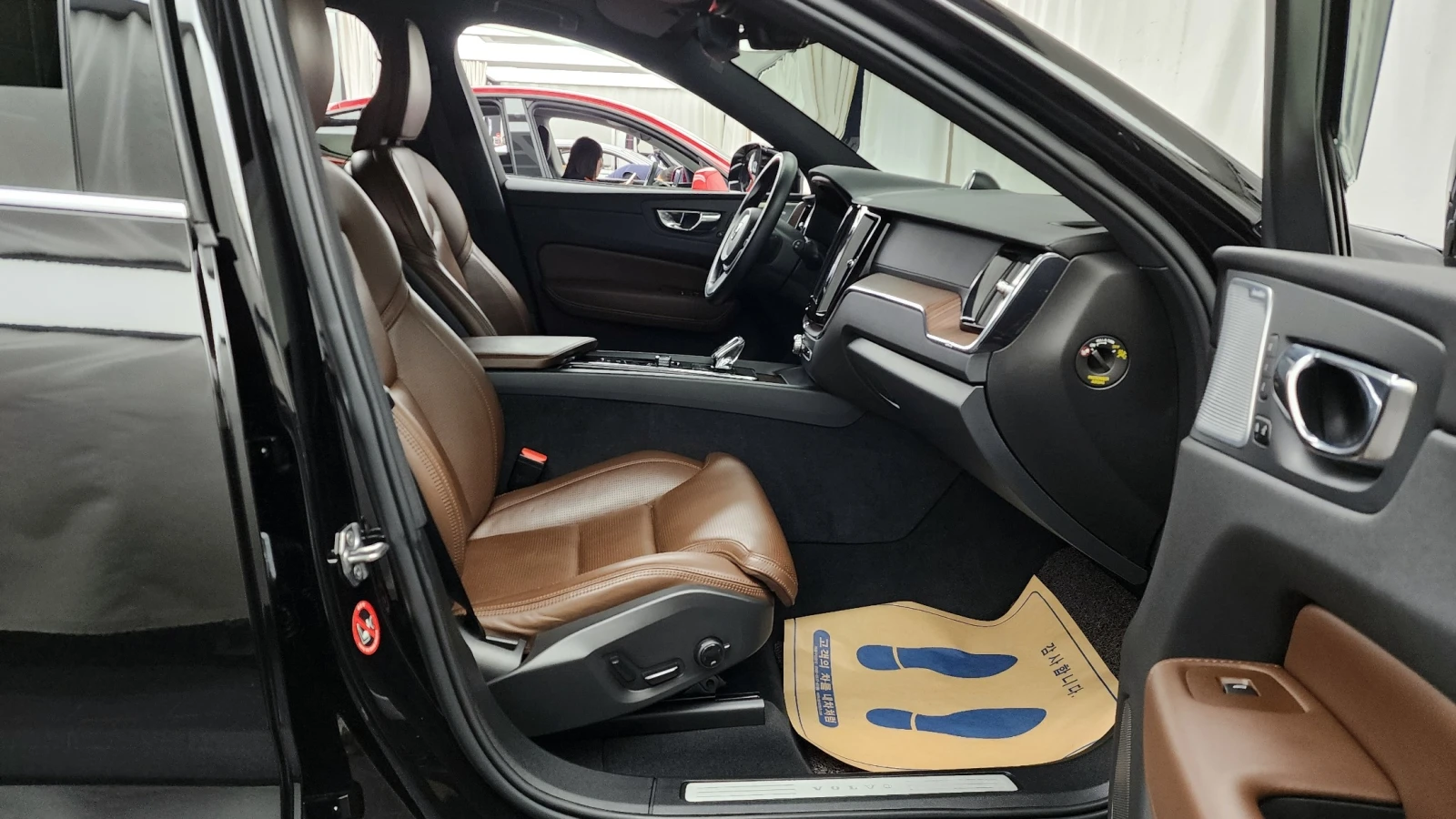 Volvo XC60 B6 Inscription | 360  | HUD | Adaptive Cruise | Ma, снимка 10 - Автомобили и джипове - 55848131