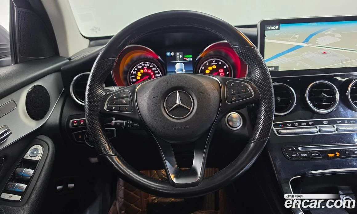 Mercedes-Benz GLC GLC350e 4MATIC Premium, снимка 13 - Автомобили и джипове - 56117350