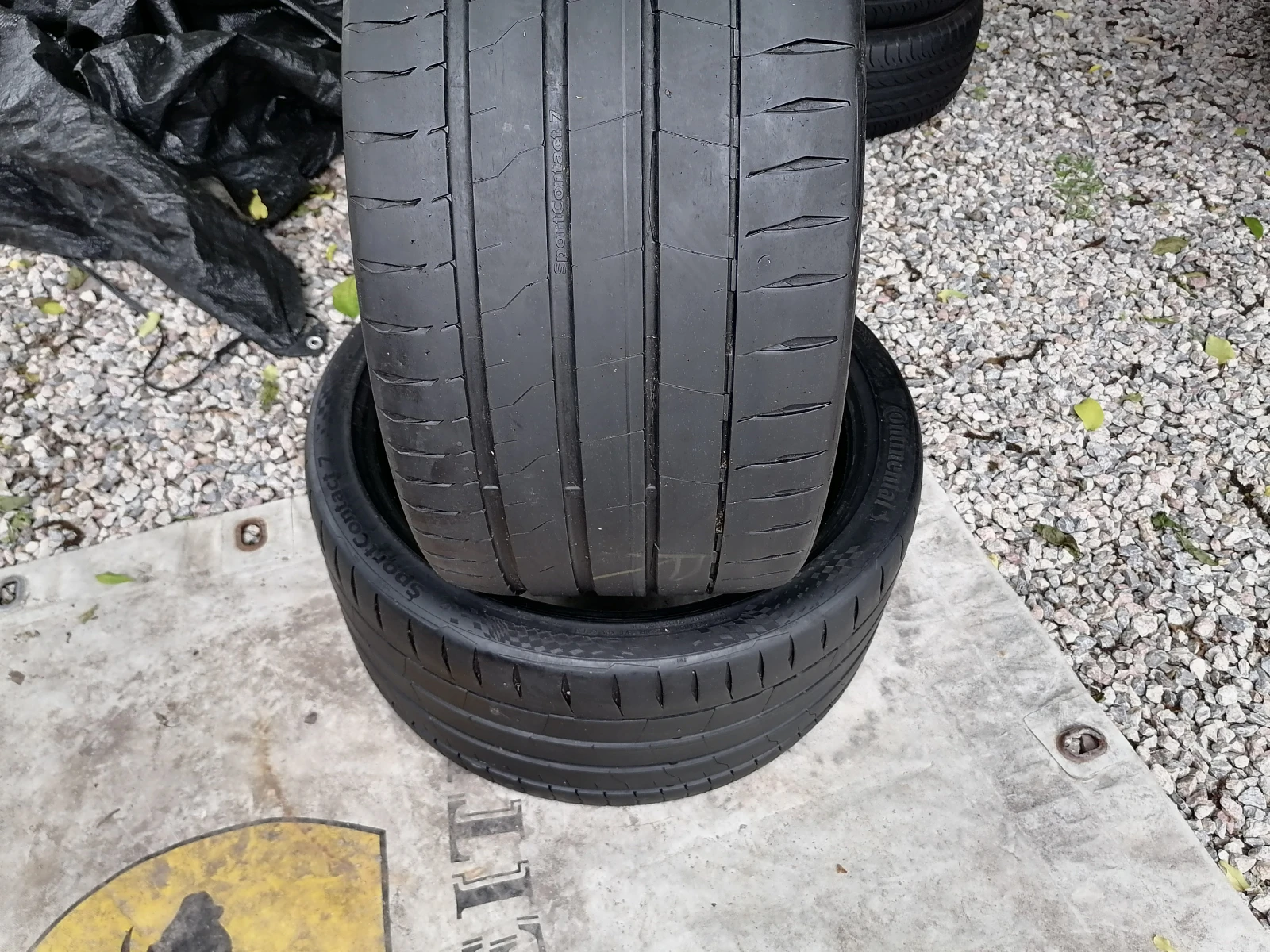 Гуми Летни 305/30R21, снимка 2 - Гуми и джанти - 54614824