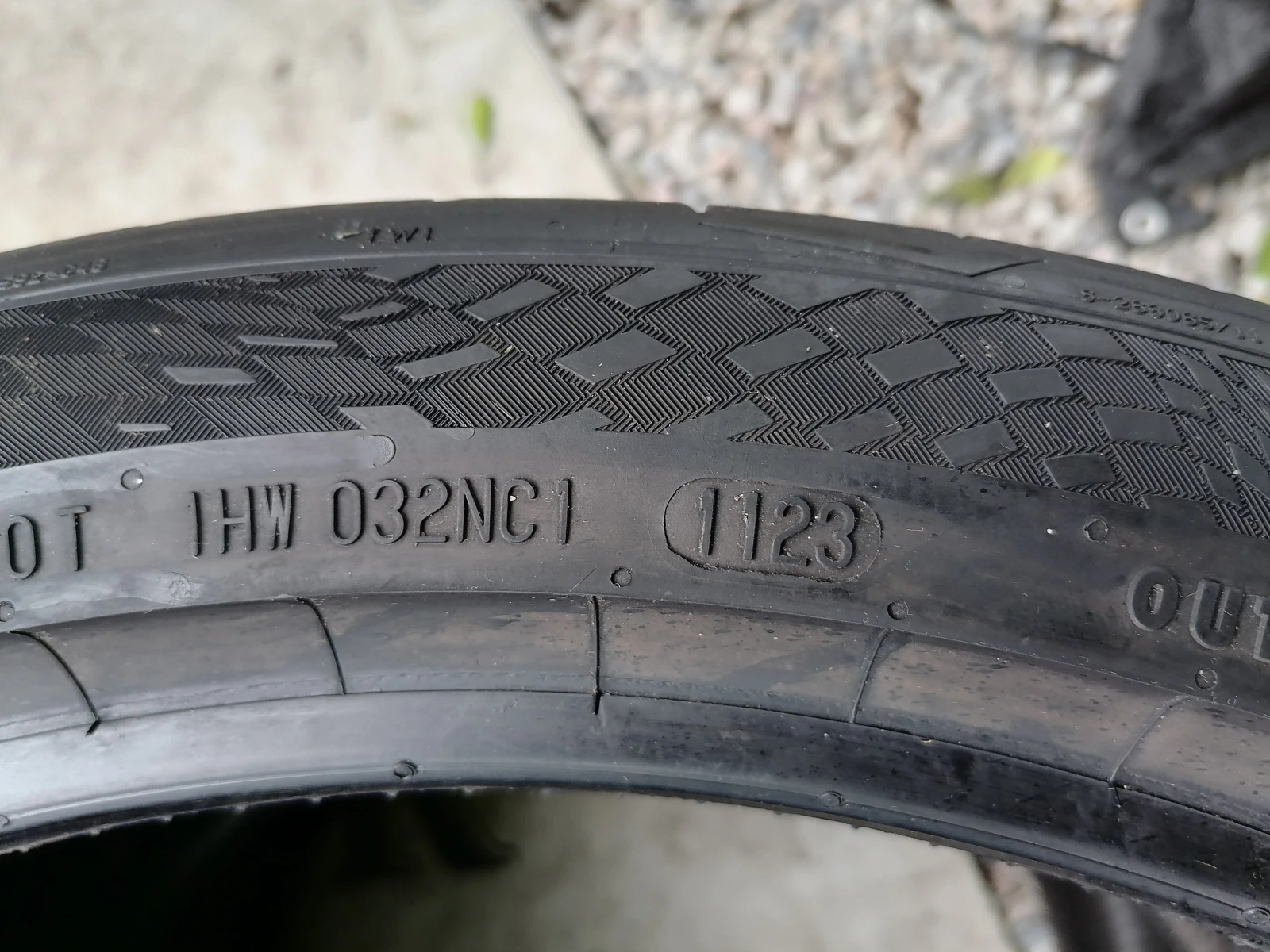 Гуми Летни 305/30R21, снимка 6 - Гуми и джанти - 54614824