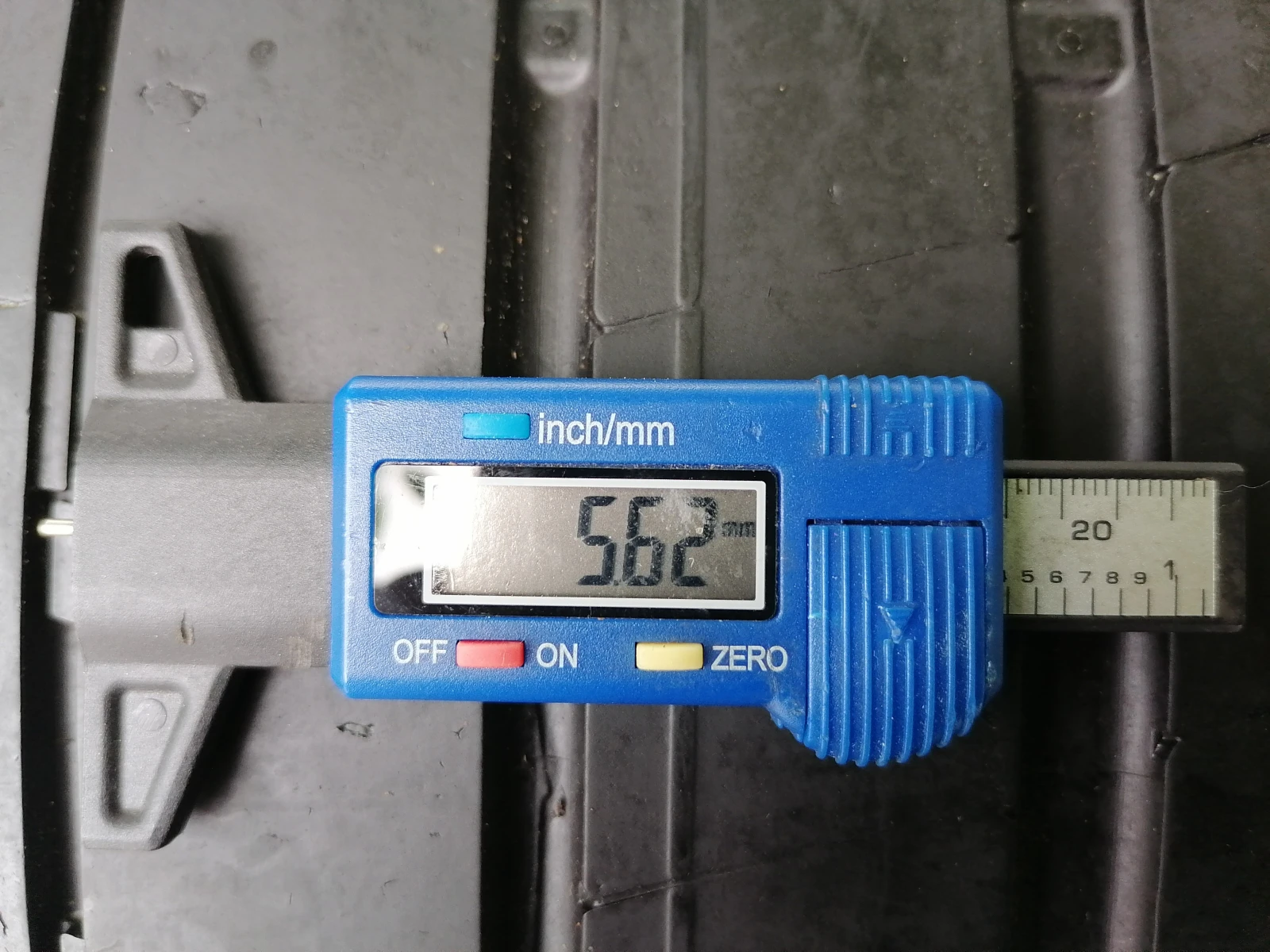 Гуми Летни 305/30R21, снимка 7 - Гуми и джанти - 54614824