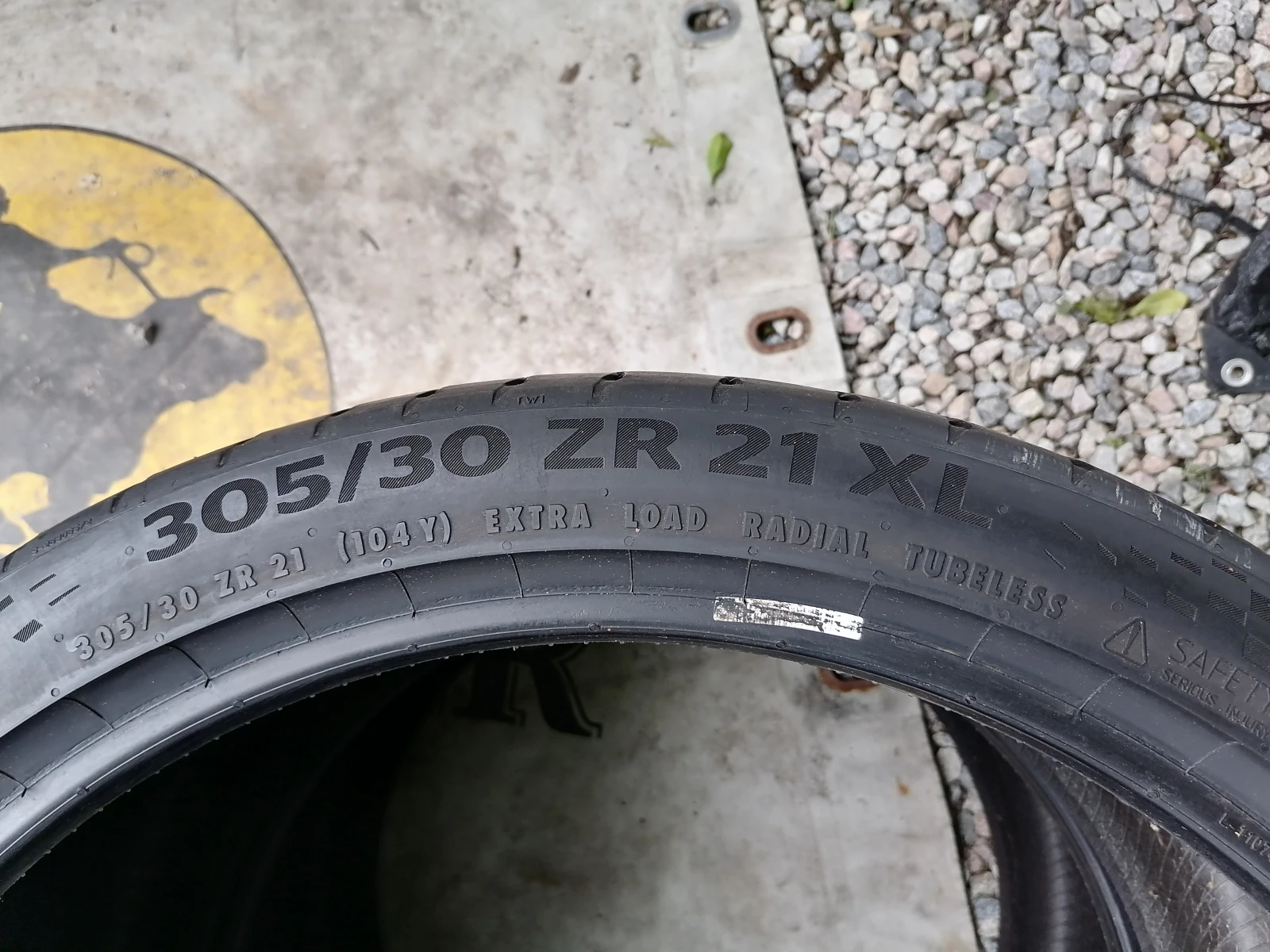 Гуми Летни 305/30R21, снимка 5 - Гуми и джанти - 54614824