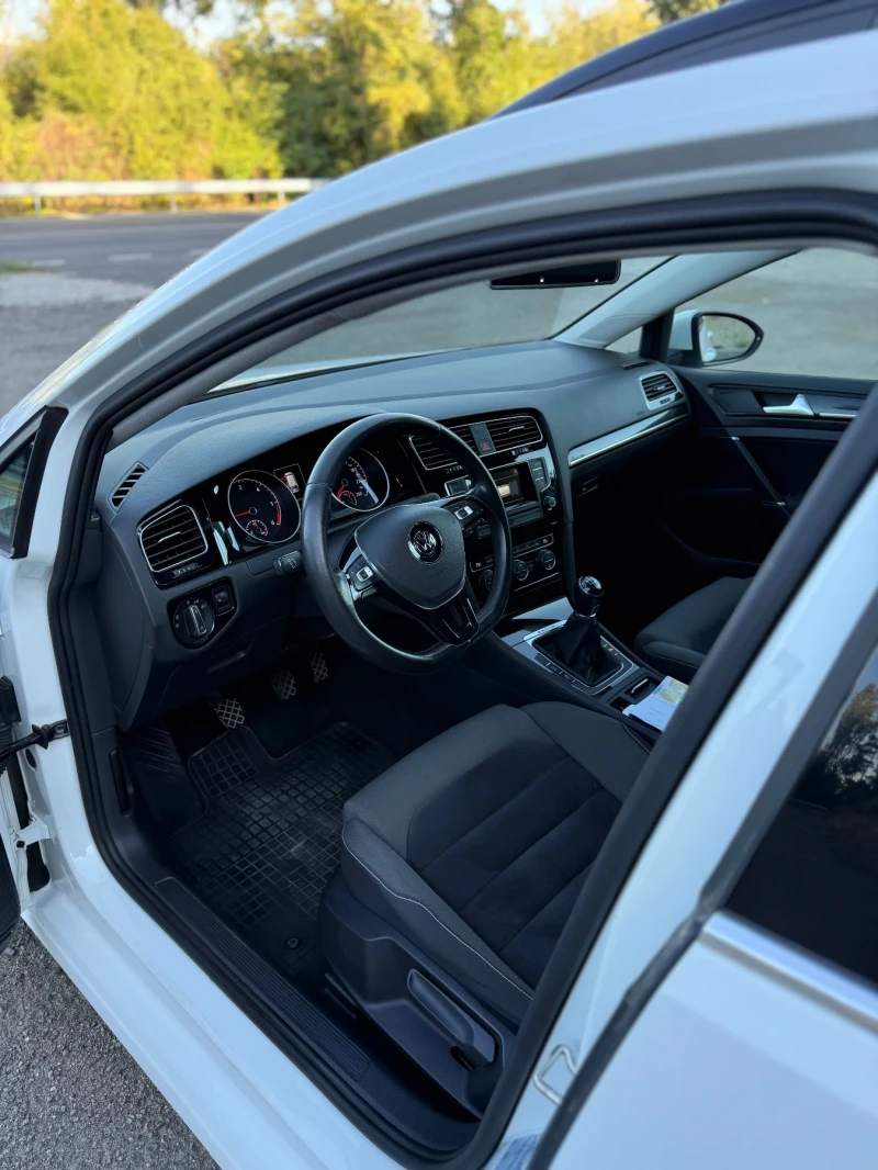 VW Golf 1.6 TDI, снимка 8 - Автомобили и джипове - 52686461