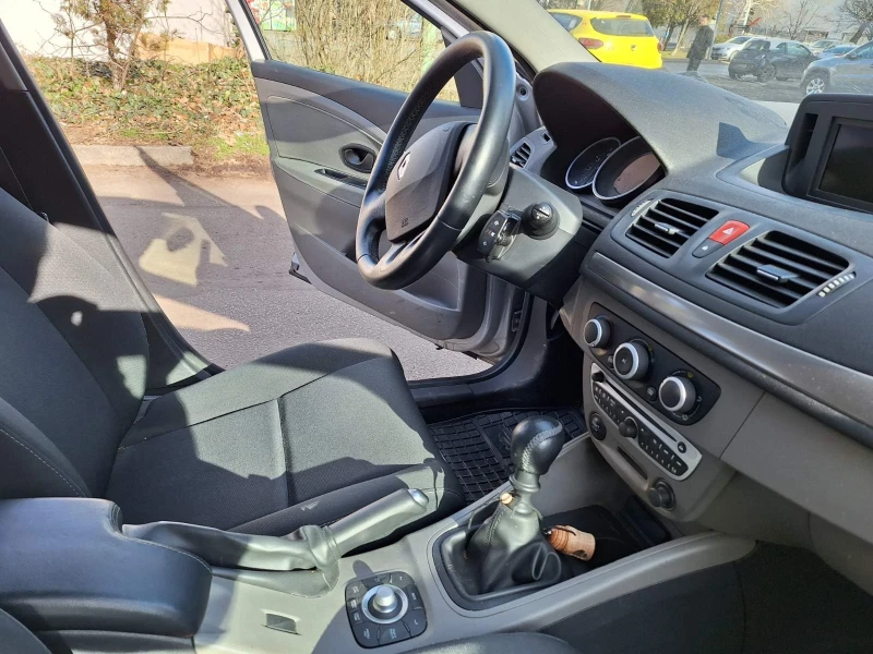 Renault Megane, снимка 8 - Автомобили и джипове - 51880847