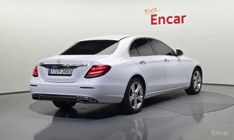 Mercedes-Benz E 220, снимка 2 - Автомобили и джипове - 52678481