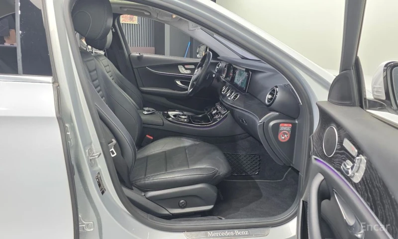 Mercedes-Benz E 220, снимка 11 - Автомобили и джипове - 52678481