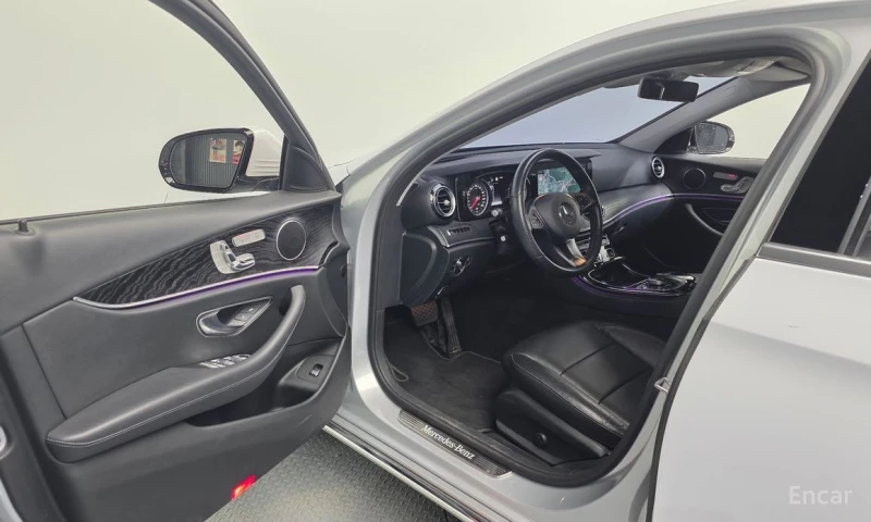 Mercedes-Benz E 220, снимка 10 - Автомобили и джипове - 52678481