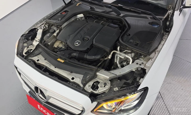 Mercedes-Benz E 220, снимка 6 - Автомобили и джипове - 52678481