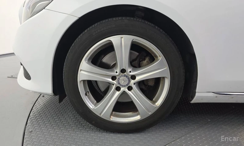 Mercedes-Benz E 220, снимка 5 - Автомобили и джипове - 52678481