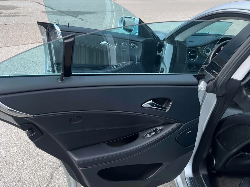 Mercedes-Benz CLS 550 * * CARFAX * * АВТО КРЕДИТ * * , снимка 10 - Автомобили и джипове - 52691608