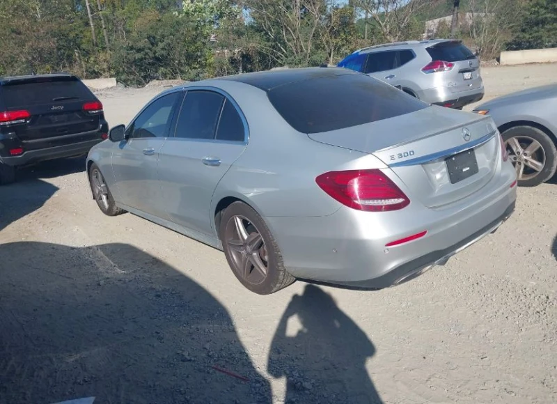 Mercedes-Benz E 300, снимка 3 - Автомобили и джипове - 52817461