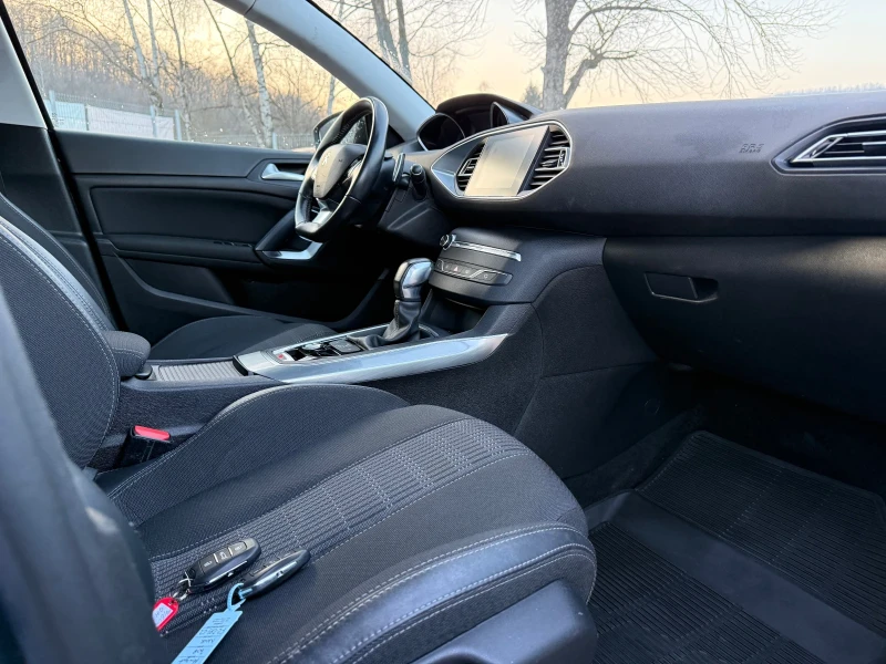 Peugeot 308 1.5HDI AUTOMAT 148000km, снимка 10 - Автомобили и джипове - 53205718
