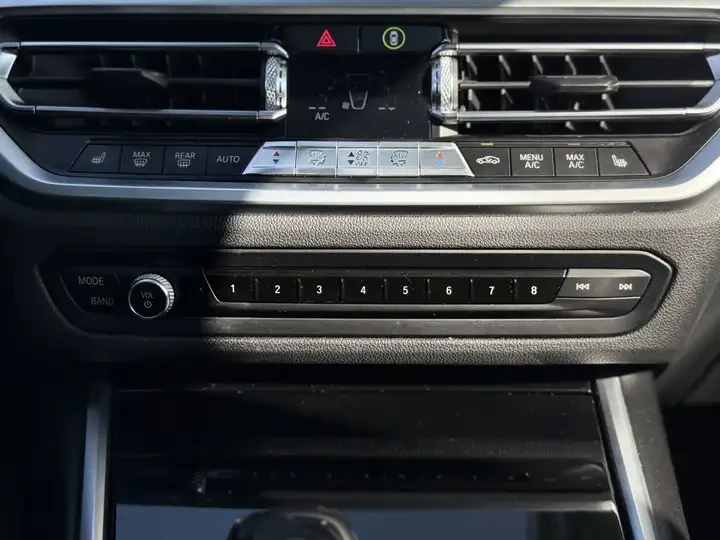 BMW 330 xDrive Premium Package/ LEATHER/ ALLOYS, снимка 12 - Автомобили и джипове - 54998131