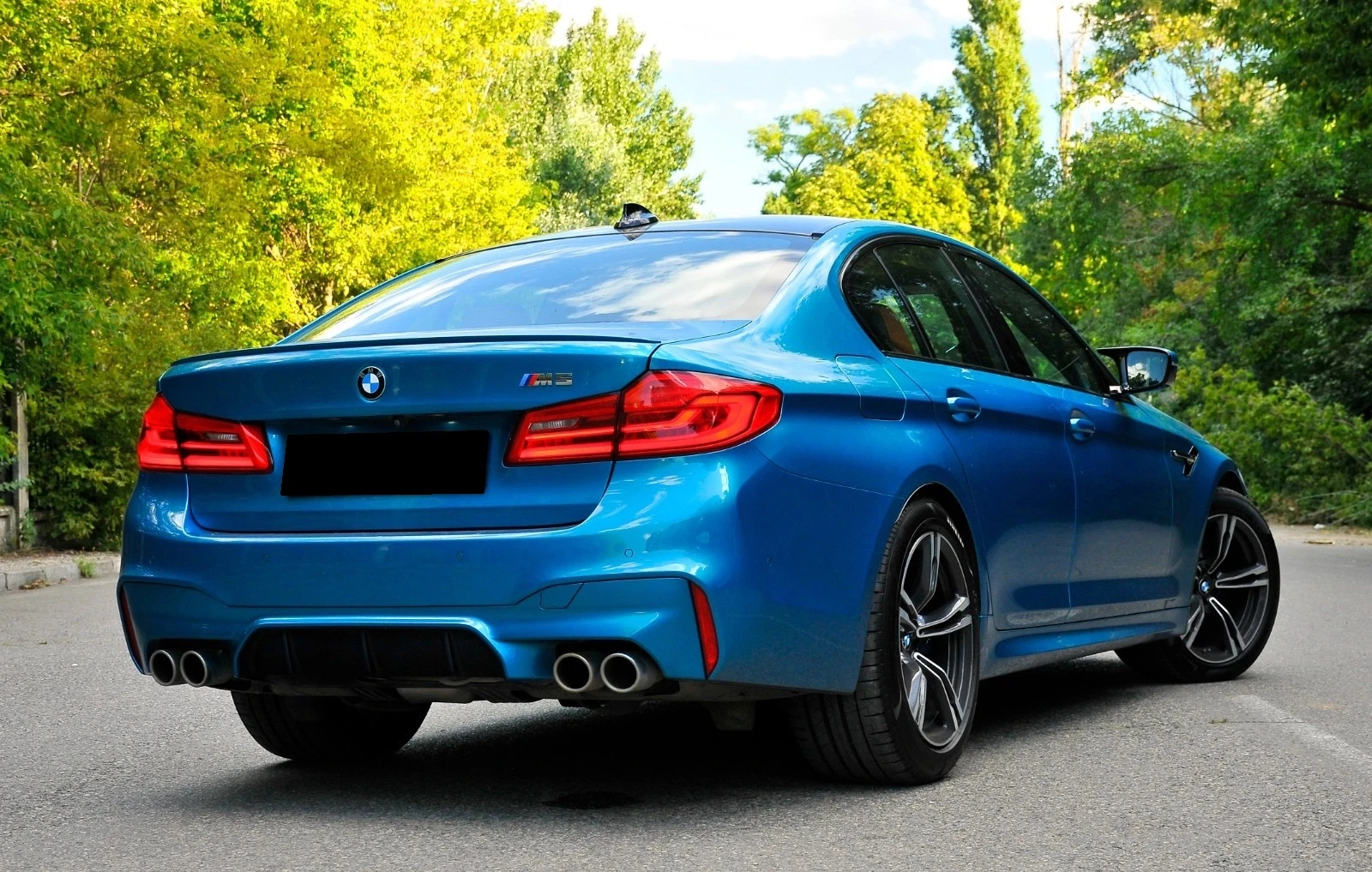 BMW M5 4.4 xDrive - изображение 4