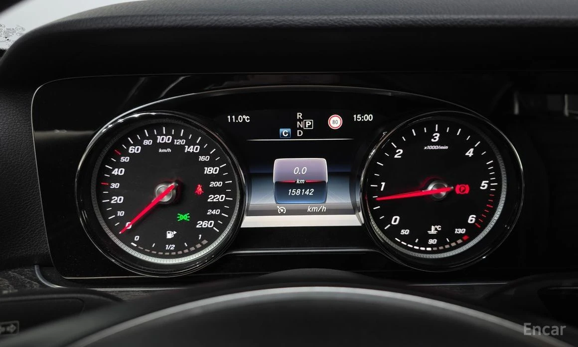 Mercedes-Benz E 220  - изображение 8