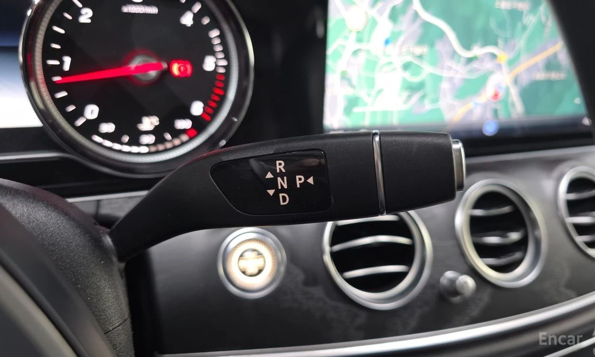 Mercedes-Benz E 220  - изображение 9