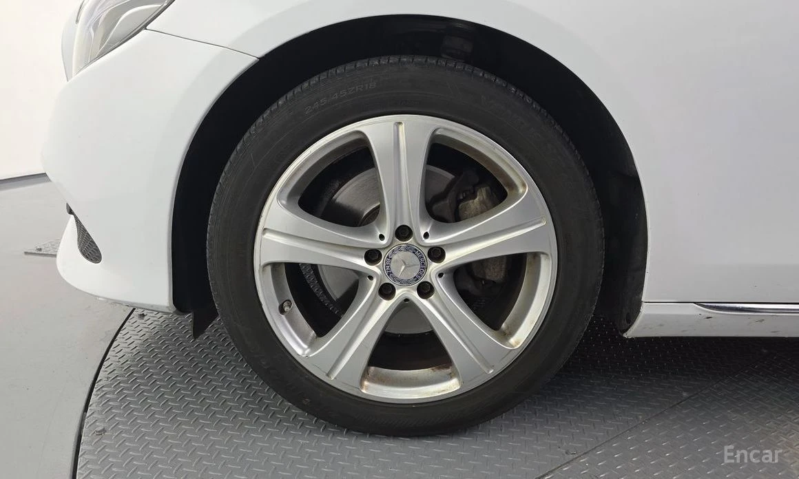 Mercedes-Benz E 220  - изображение 5