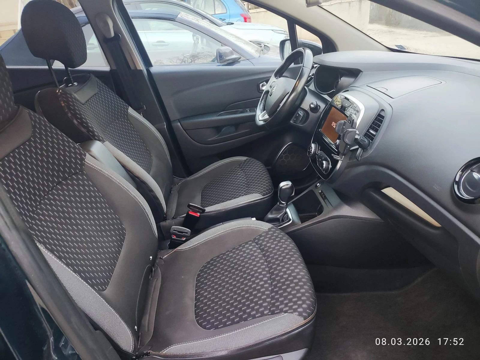 Renault Captur 1.4D, снимка 8 - Автомобили и джипове - 53828265
