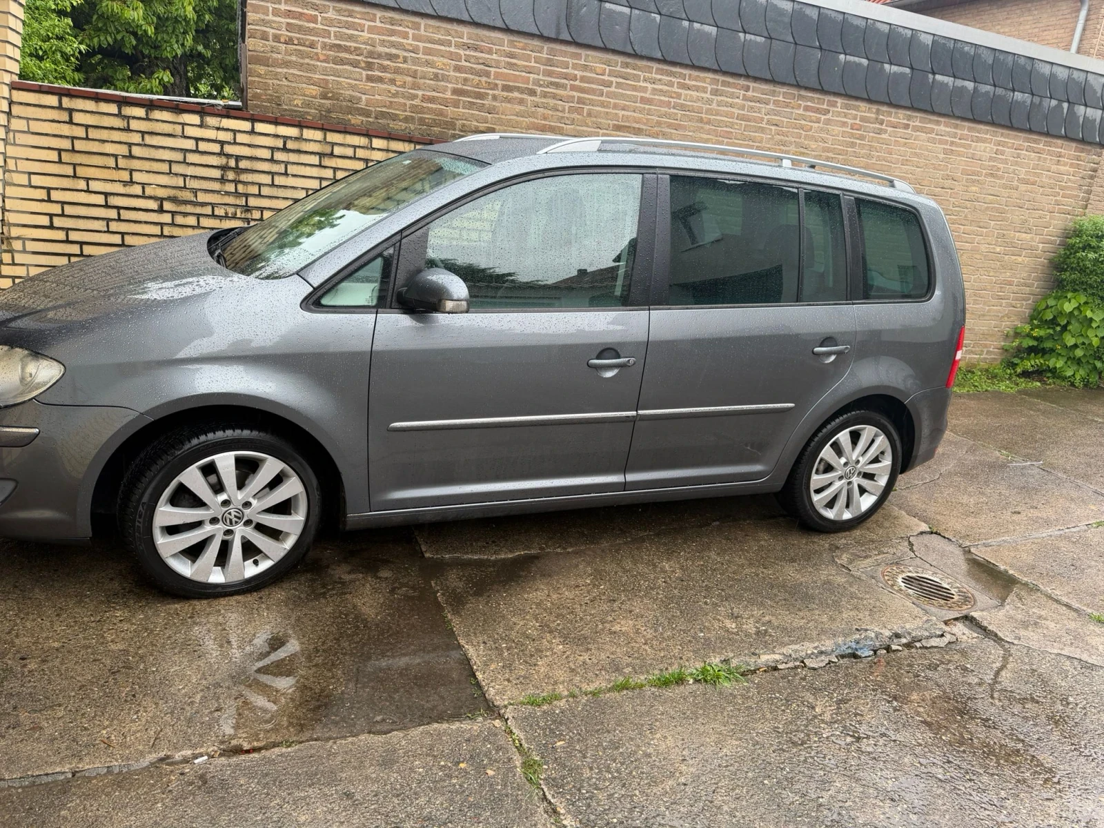 VW Touran 2.0TDI, снимка 7 - Автомобили и джипове - 54635749