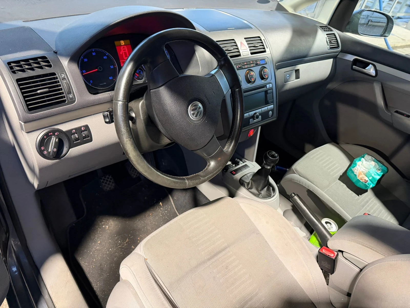 VW Touran 2.0TDI, снимка 2 - Автомобили и джипове - 54635749