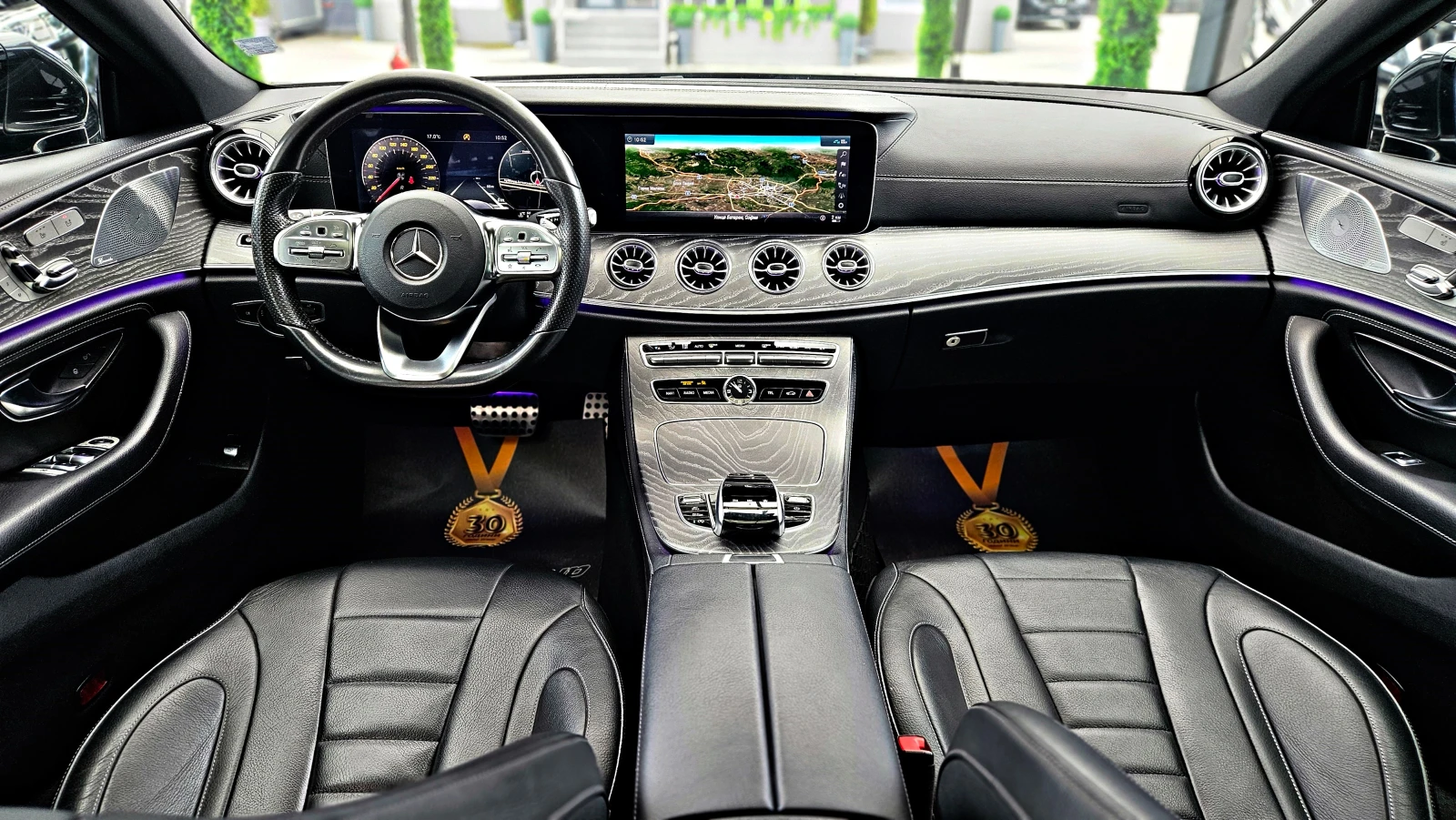 Mercedes-Benz CLS 350 AMG/4MAT/DIGI/DISTR/360CAM/BURMESTER/AMBI/ПОДГР/LI, снимка 8 - Автомобили и джипове - 54640568