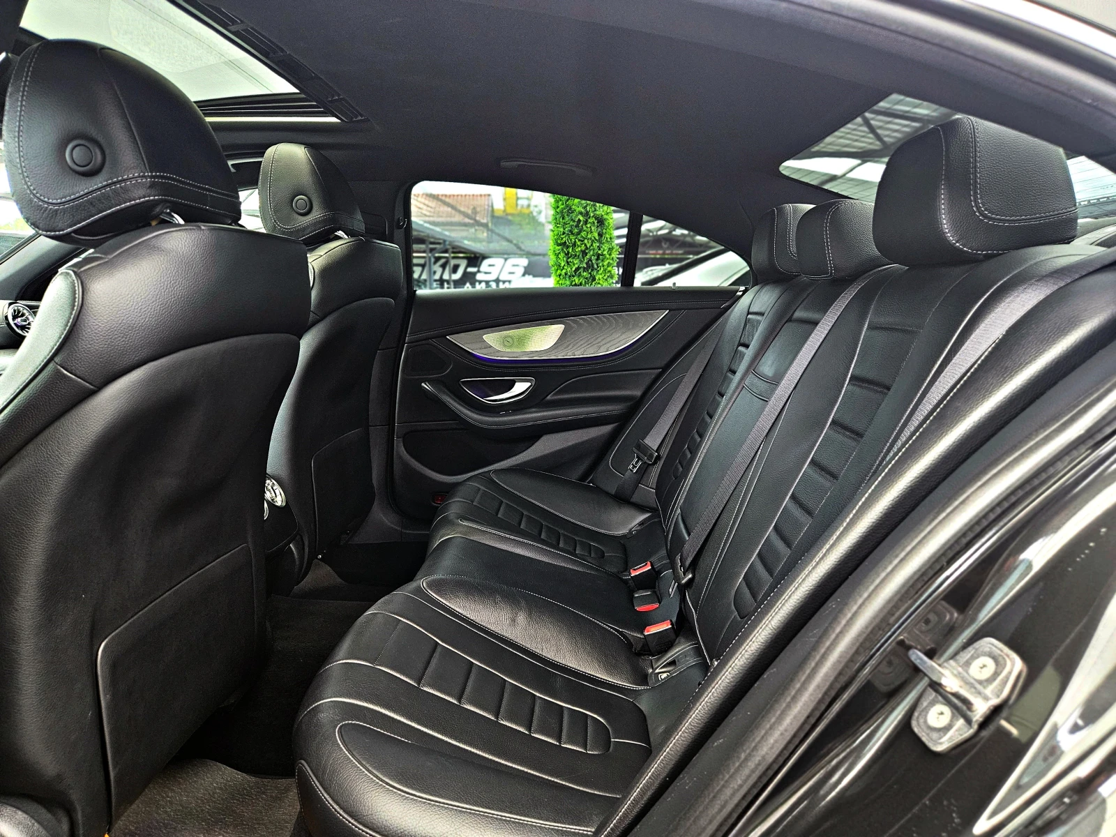 Mercedes-Benz CLS 350 AMG/4MAT/DIGI/DISTR/360CAM/BURMESTER/AMBI/ПОДГР/LI, снимка 16 - Автомобили и джипове - 54640568