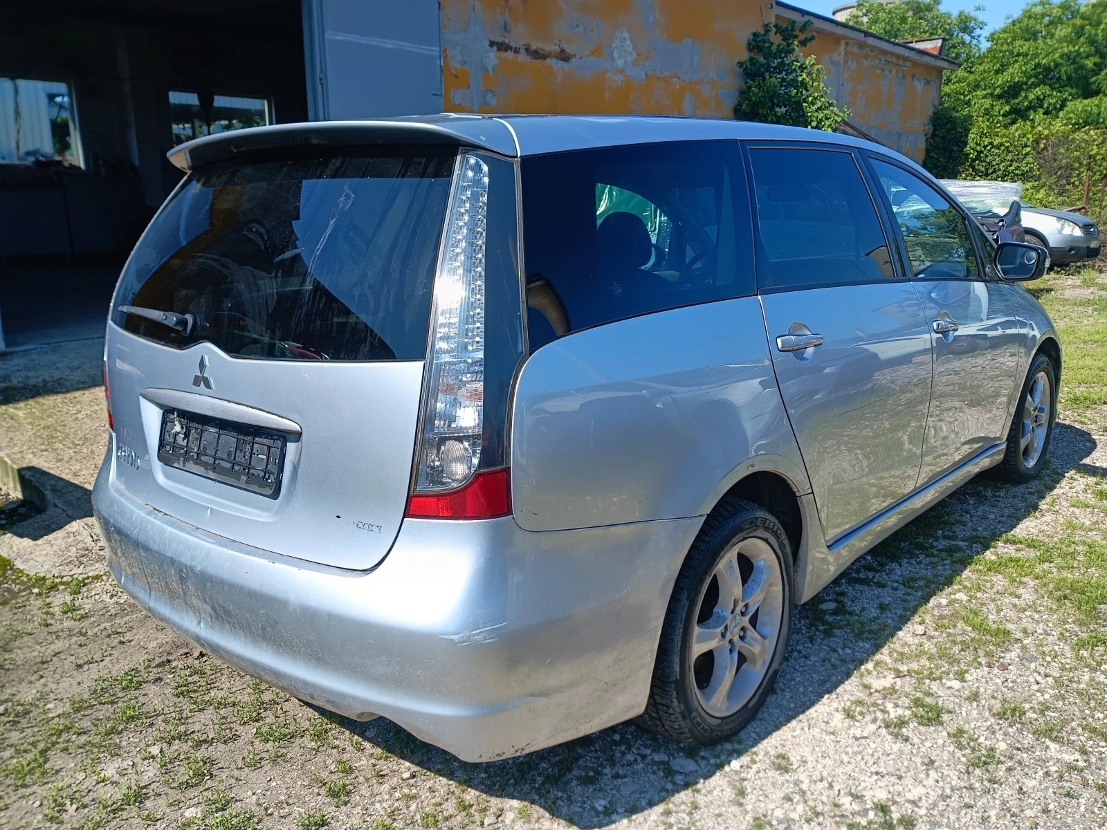 Mitsubishi Grandis 2.4 benzin na chasti, снимка 3 - Автомобили и джипове - 54676771