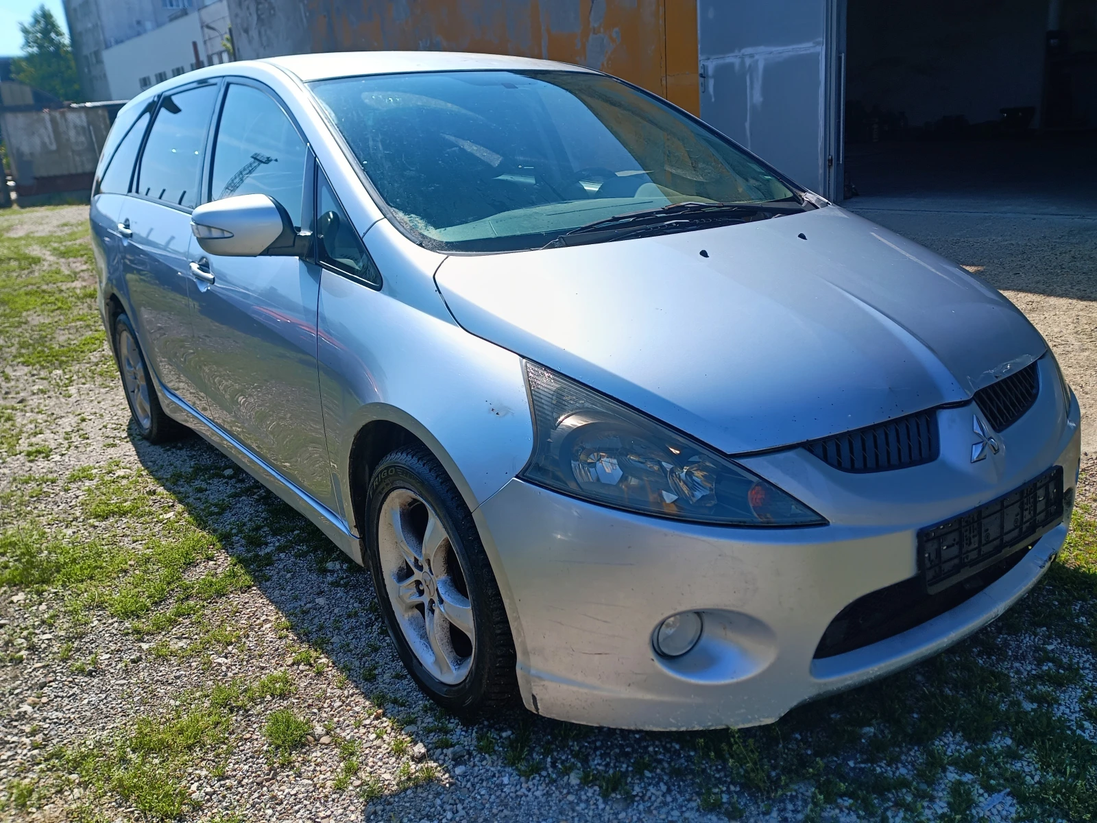 Mitsubishi Grandis 2.4 benzin na chasti