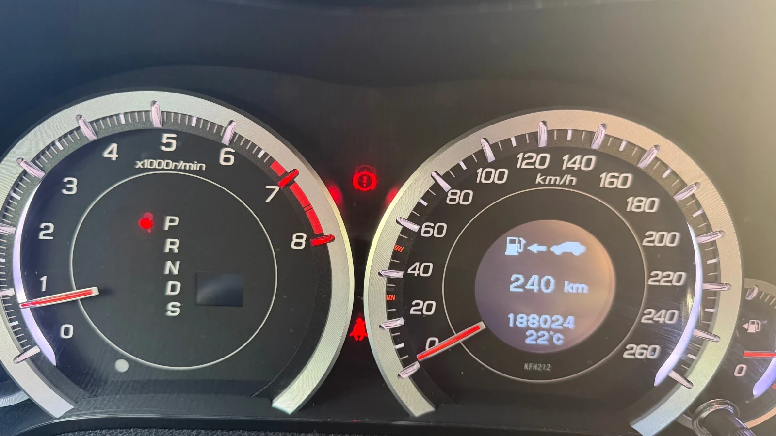 Honda Accord 2.0 Бензин Executive, снимка 13 - Автомобили и джипове - 54714857