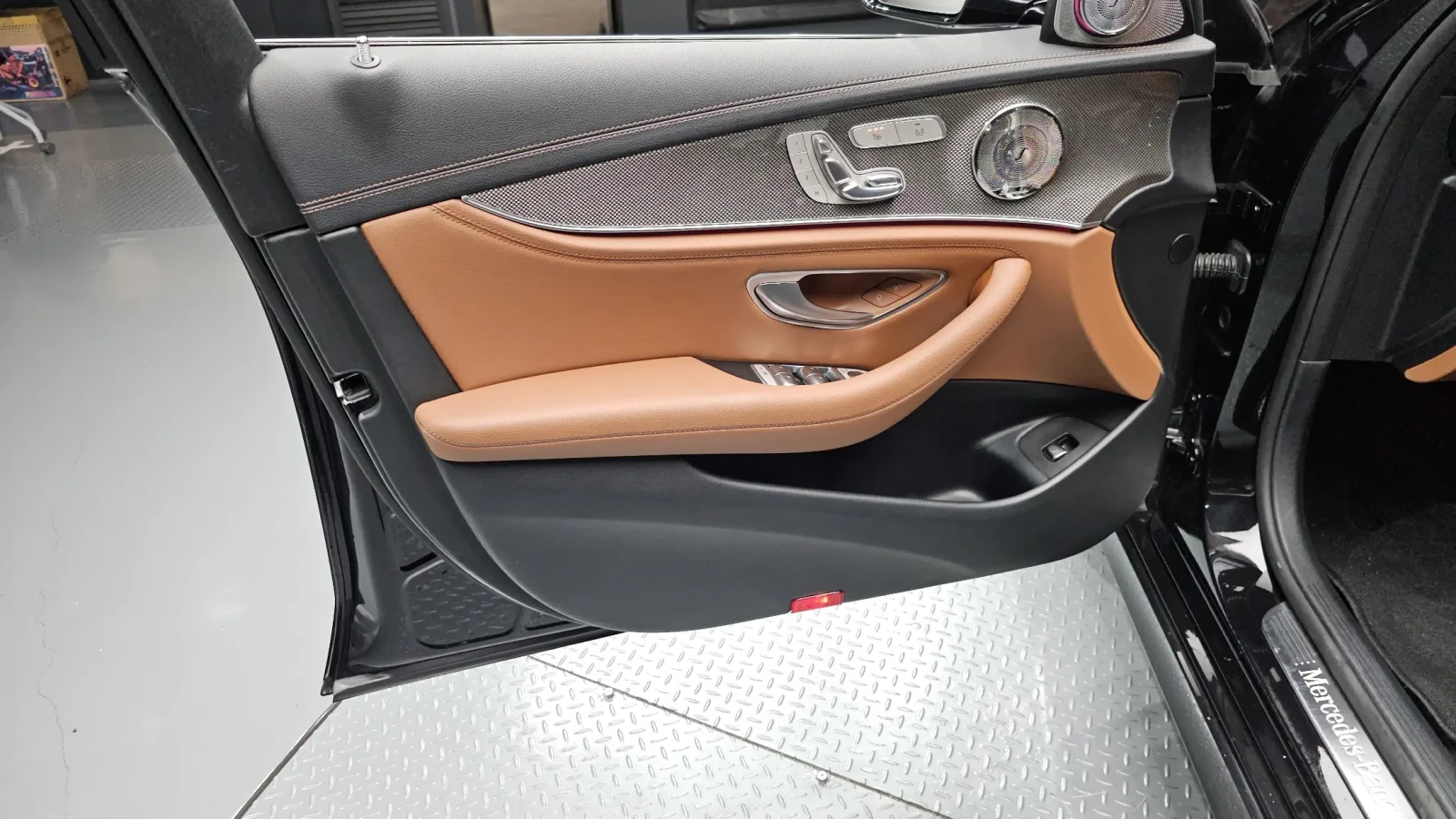 Mercedes-Benz E 300 AMG LINE | BURMESTER | ��������� | DISTRONIC | 360 | Mobile.bg � ����������� 12