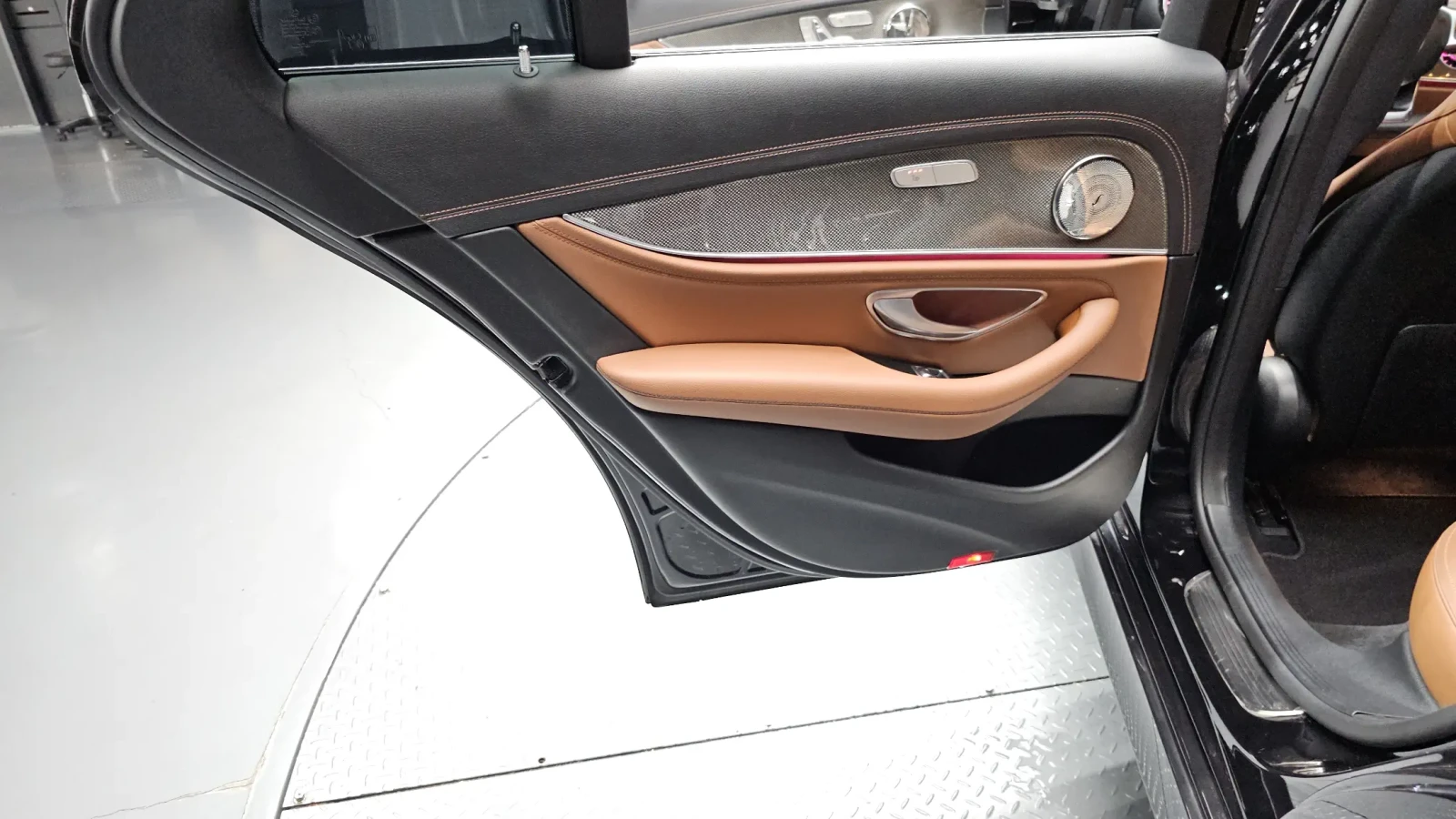 Mercedes-Benz E 300 AMG LINE | BURMESTER | ��������� | DISTRONIC | 360 | Mobile.bg � ����������� 13