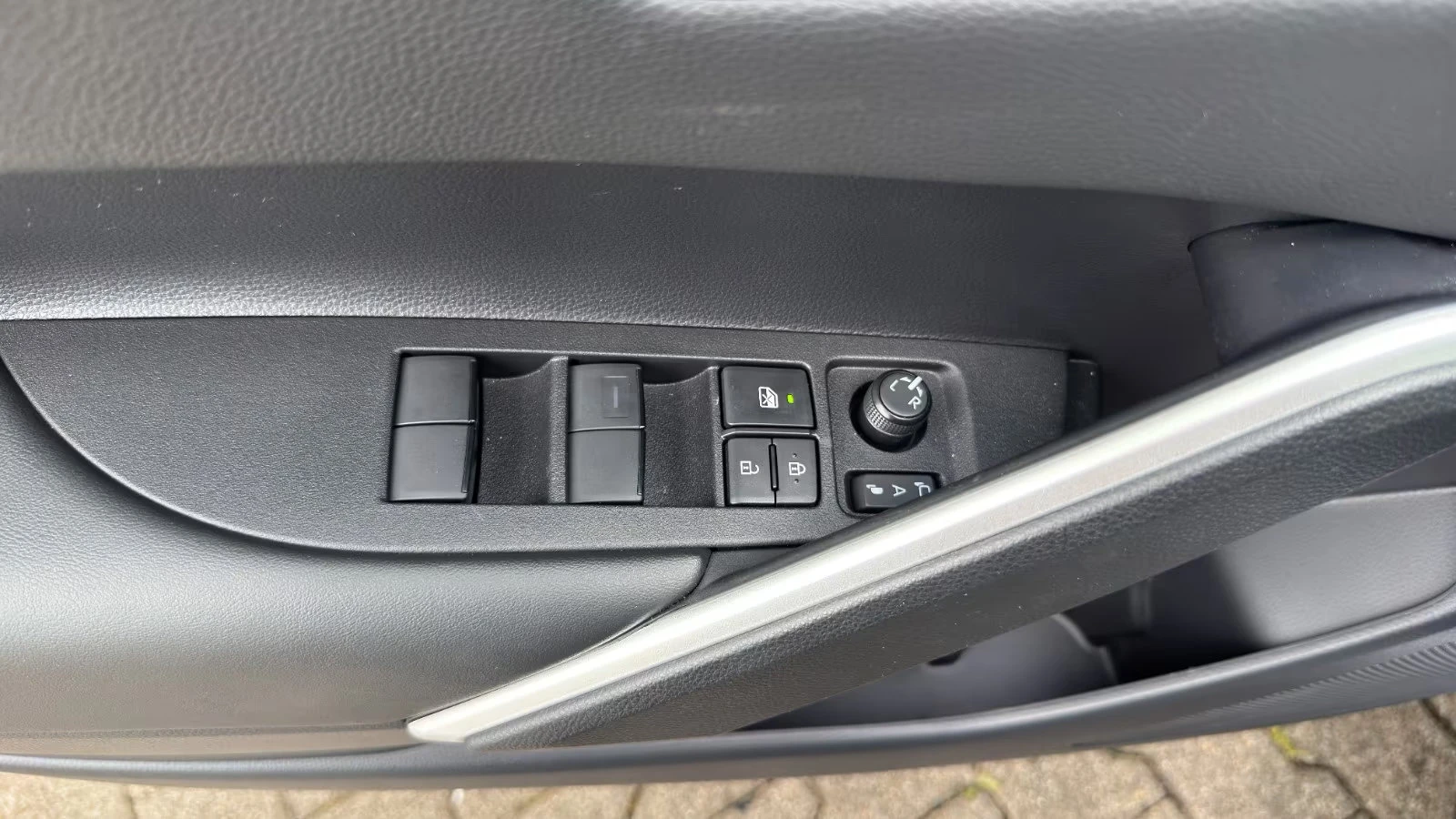 Toyota Corolla Cross HEV/140HP/STYLE/CAM/NAVI/LED/ACC/DIGI/502q, снимка 13 - Автомобили и джипове - 55348312