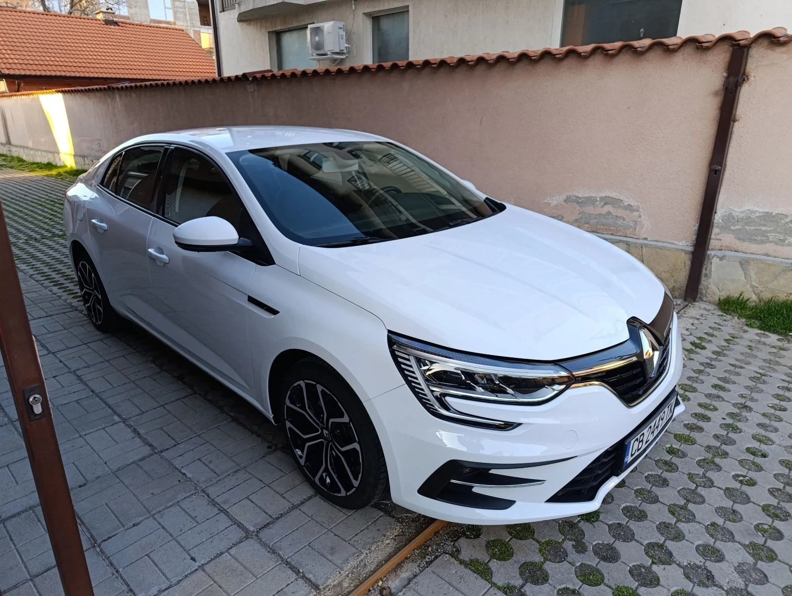 Renault Megane Sedan 1.4 Turbo, снимка 2 - Автомобили и джипове - 55348496