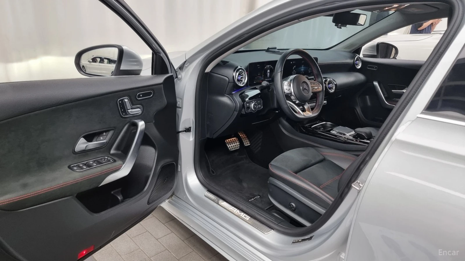 Mercedes-Benz A45 AMG 4MATIC* КОЖА* ПОДГРЕВ* КАМЕРА* NAVI* LED* , снимка 9 - Автомобили и джипове - 55449815